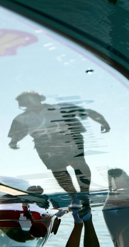 Artistic reflection of Raffaello Bastiani on an aircraft surface